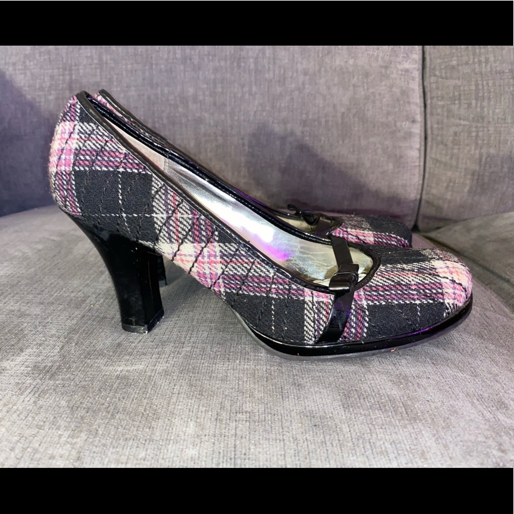 Size 7 rampage black and purple heels.